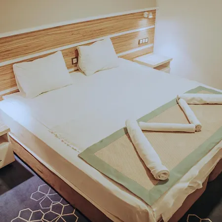 Pirlanta Butik Чешме